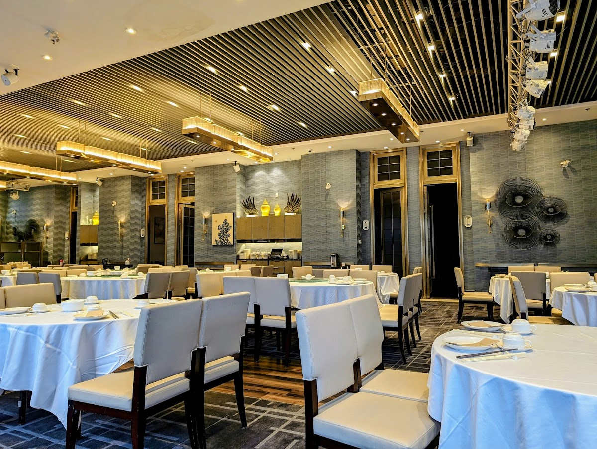 The Deluxe Chinese Restaurant